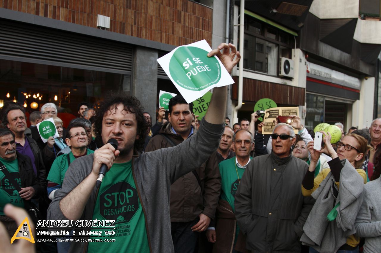 Escarni popular davant la seu del PP