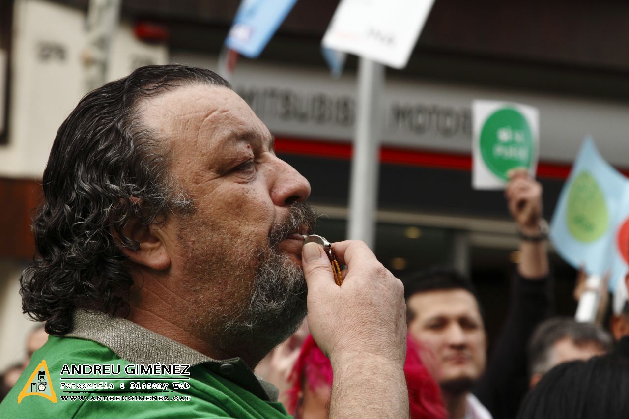 Escarni popular davant la seu del PP