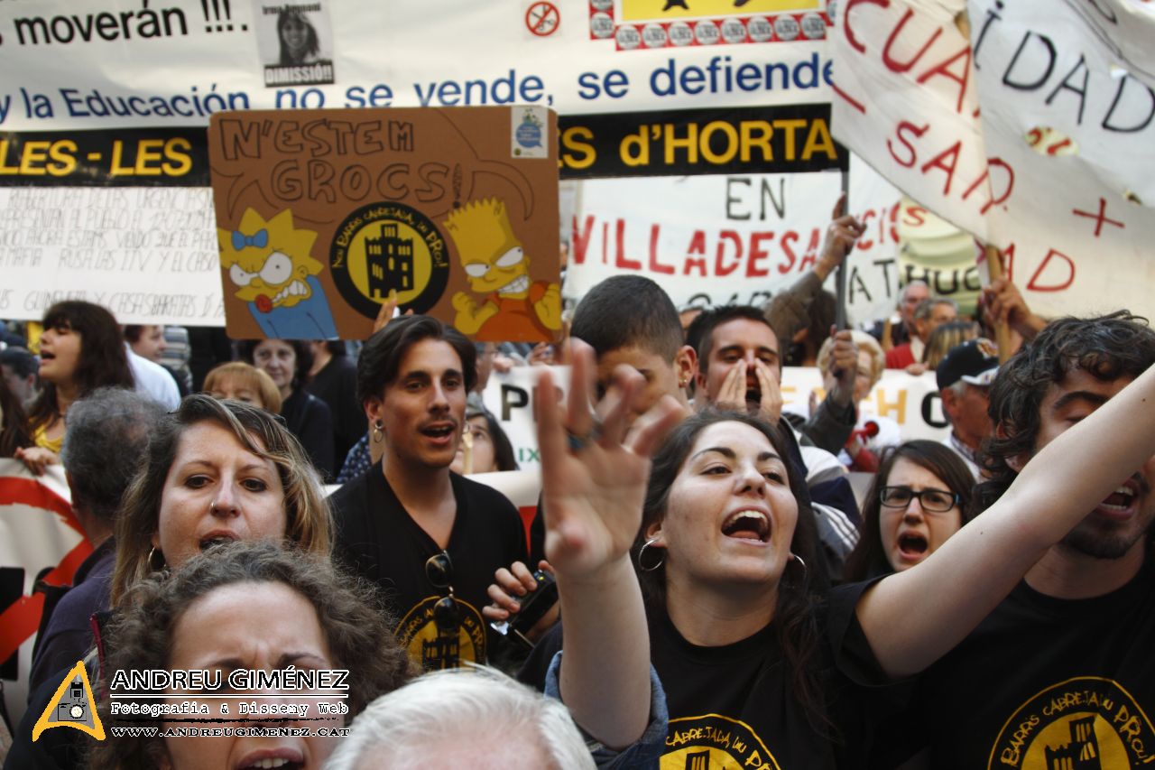 Nou Barris cabrejada diu Prou!