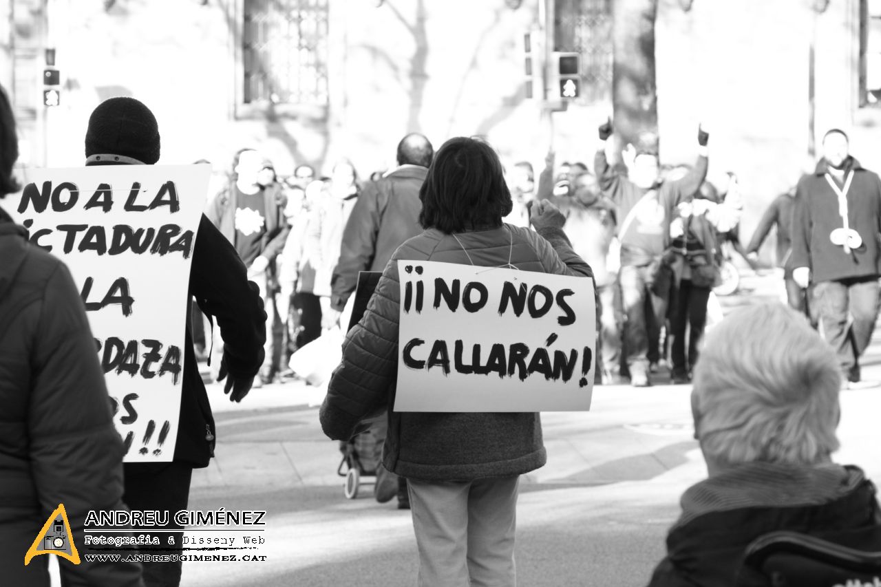 Protesta contra “la llei mordassa” a Barcelona