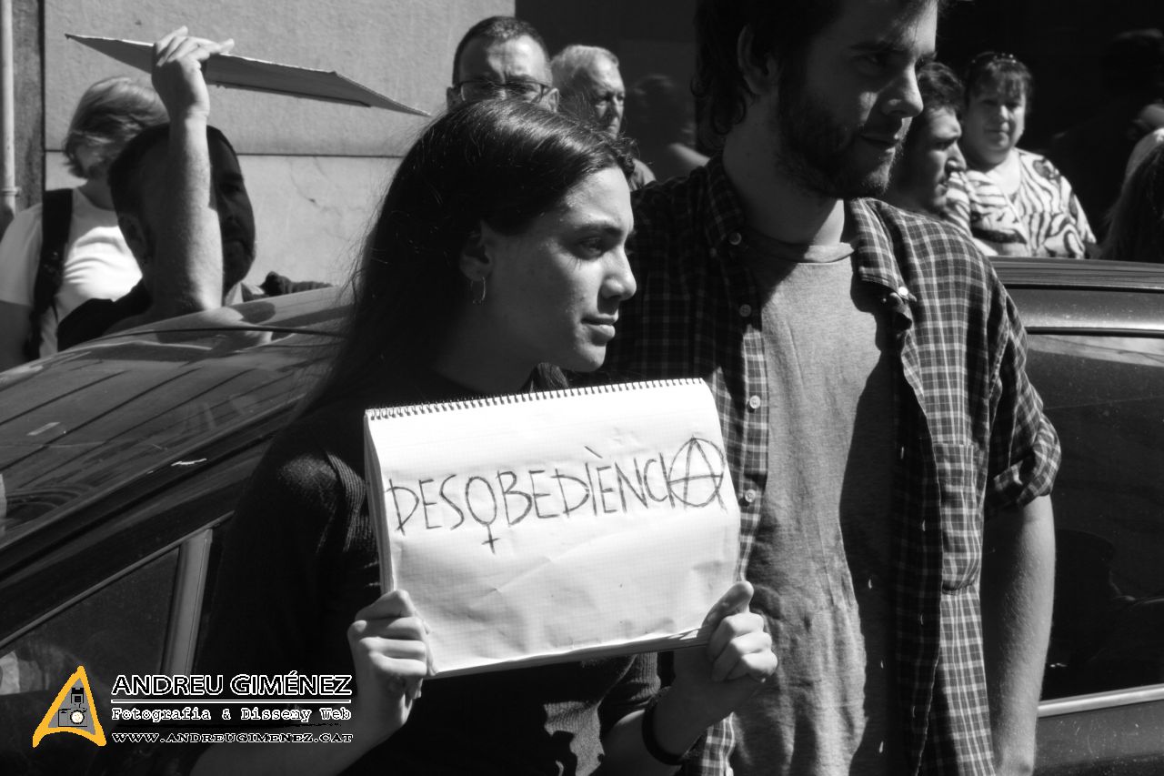 Protesta massiva contra les detencions 20S