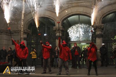 Cadena humana per salvar el CSA Can Vies a Sants