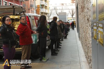 Cadena humana per salvar el CSA Can Vies a Sants