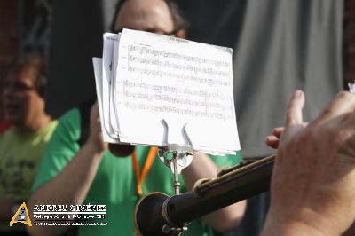 Milers de persones surten al carrer en defensa del model d’escola català