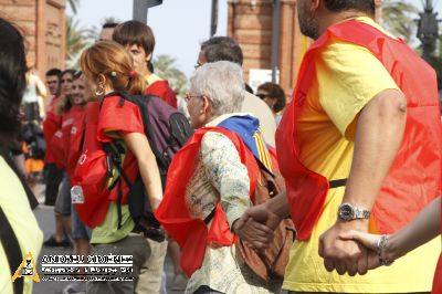 Milers de persones surten al carrer en defensa del model d’escola català