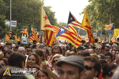 Milers de persones surten al carrer en defensa del model d’escola català