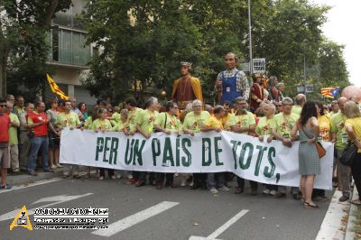 Milers de persones surten al carrer en defensa del model d’escola català