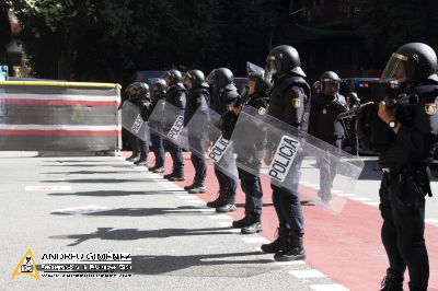 Protesta massiva contra les detencions 20S