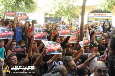 Protesta massiva contra les detencions 20S