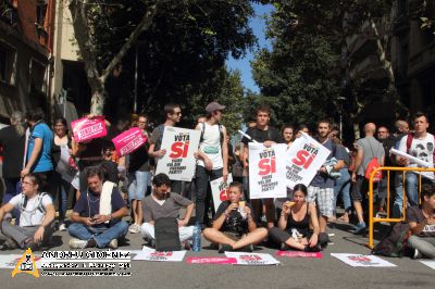 Protesta massiva contra les detencions 20S