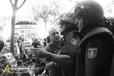 Protesta massiva contra les detencions 20S