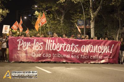 Protesta massiva contra les detencions 20S