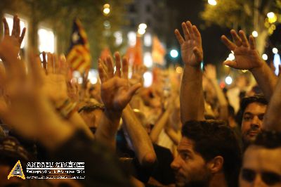 Protesta massiva contra les detencions 20S